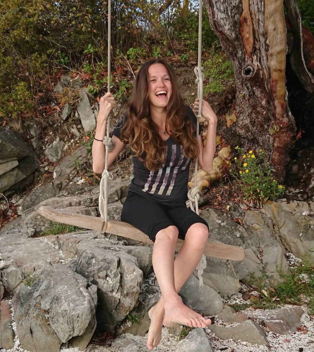 3 months pregnant Veronique laughing on a swing